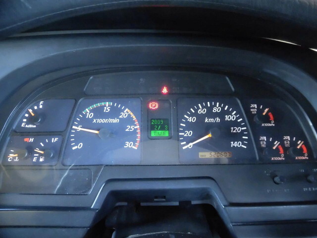 いすゞギガアルミウイング大型（10t）[写真20]