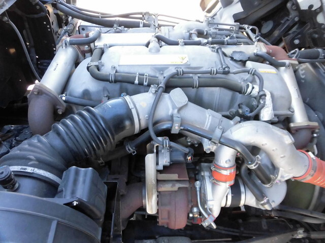 いすゞギガアルミウイング大型（10t）[写真24]