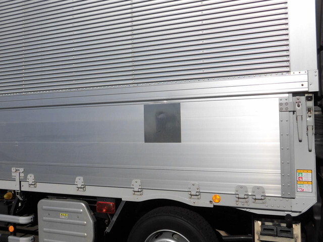 いすゞギガアルミウイング大型（10t）[写真27]