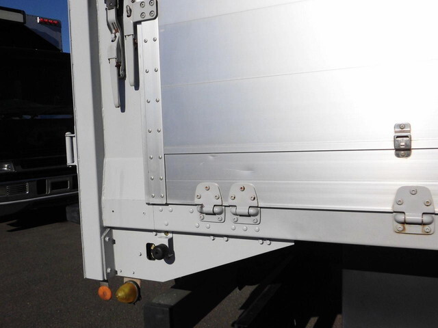 いすゞギガアルミウイング大型（10t）[写真29]