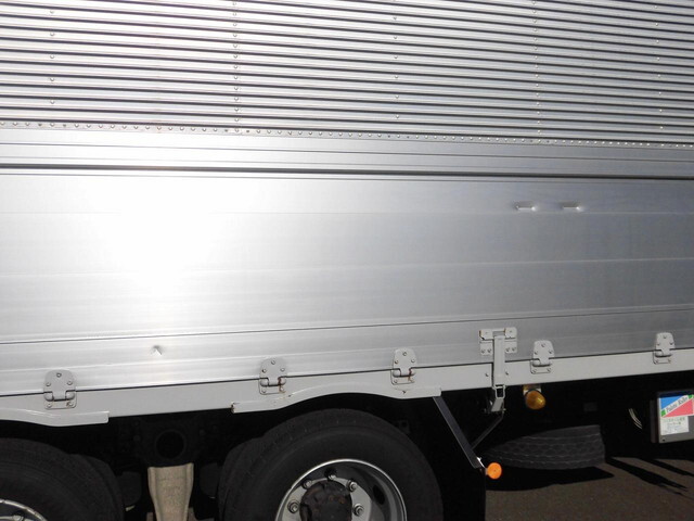 いすゞギガアルミウイング大型（10t）[写真30]