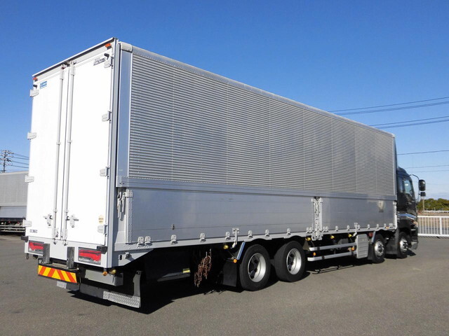 いすゞギガアルミウイング大型（10t）[写真04]