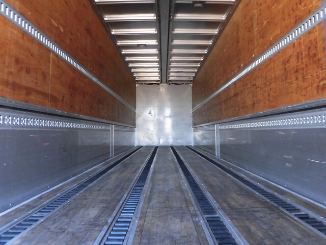 いすゞギガアルミウイング大型（10t）[写真08]