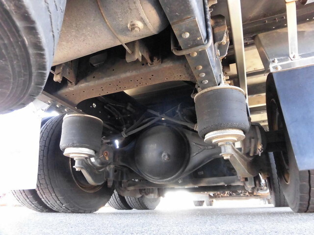 いすゞギガアルミウイング大型（10t）[写真09]