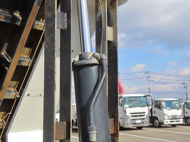 日野プロフィアダンプ大型（10t）[写真28]