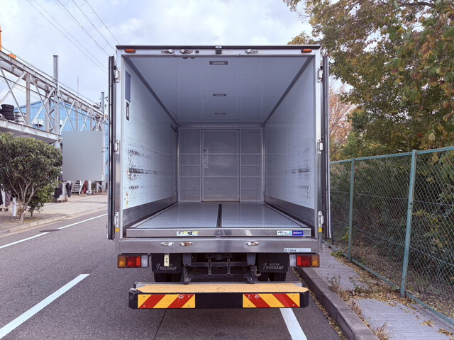 いすゞエルフパネルバン小型（2t・3t）[写真10]