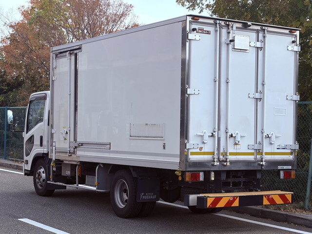 いすゞエルフパネルバン小型（2t・3t）[写真02]