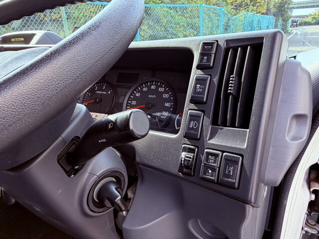 いすゞエルフパネルバン小型（2t・3t）[写真31]