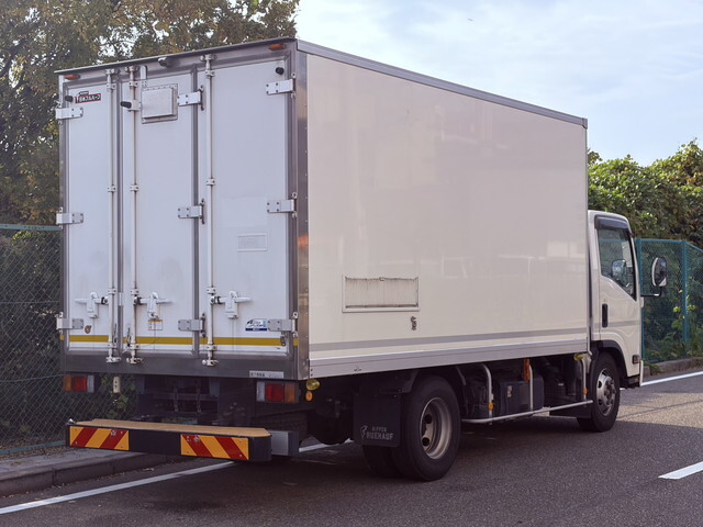 いすゞエルフパネルバン小型（2t・3t）[写真04]