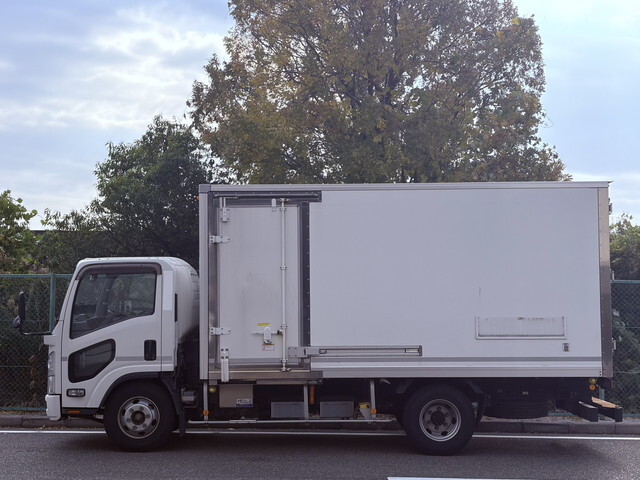 いすゞエルフパネルバン小型（2t・3t）[写真05]