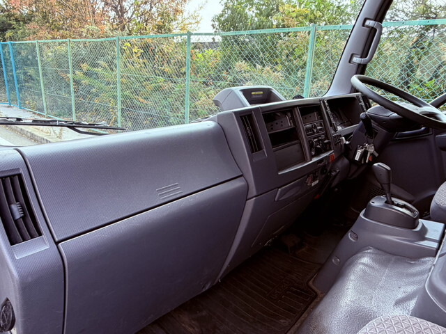 いすゞエルフパネルバン小型（2t・3t）[写真08]