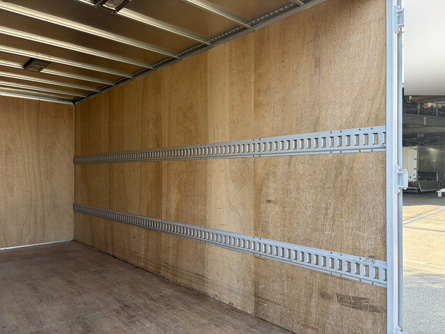 日野デュトロアルミバン小型（2t・3t）[写真17]