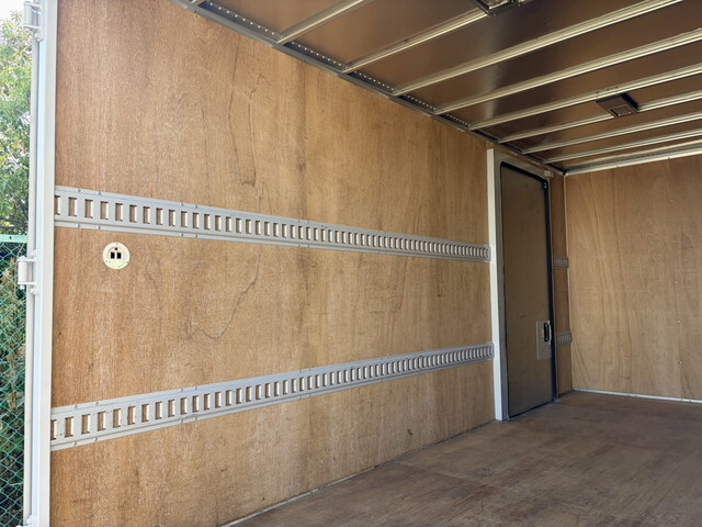 日野デュトロアルミバン小型（2t・3t）[写真18]