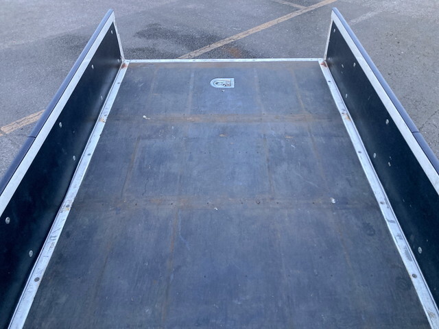 いすゞエルフ平ボディ小型（2t・3t）[写真15]