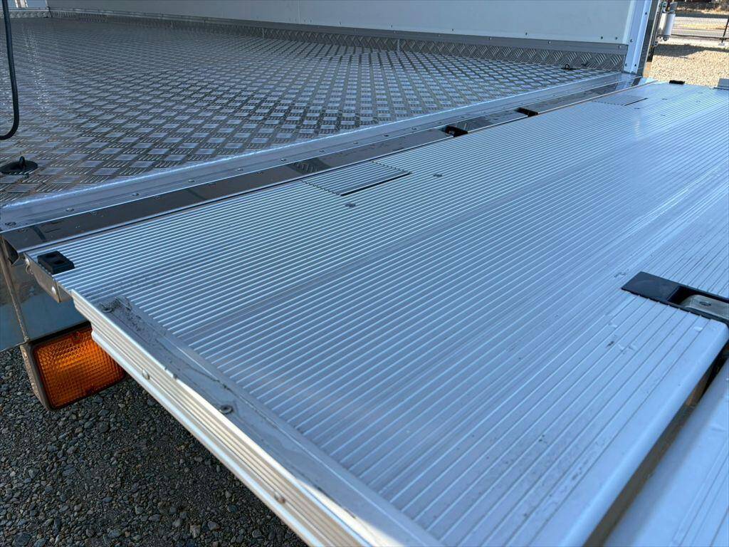 三菱ふそうファイター冷凍車（冷蔵車）中型（4t）[写真12]