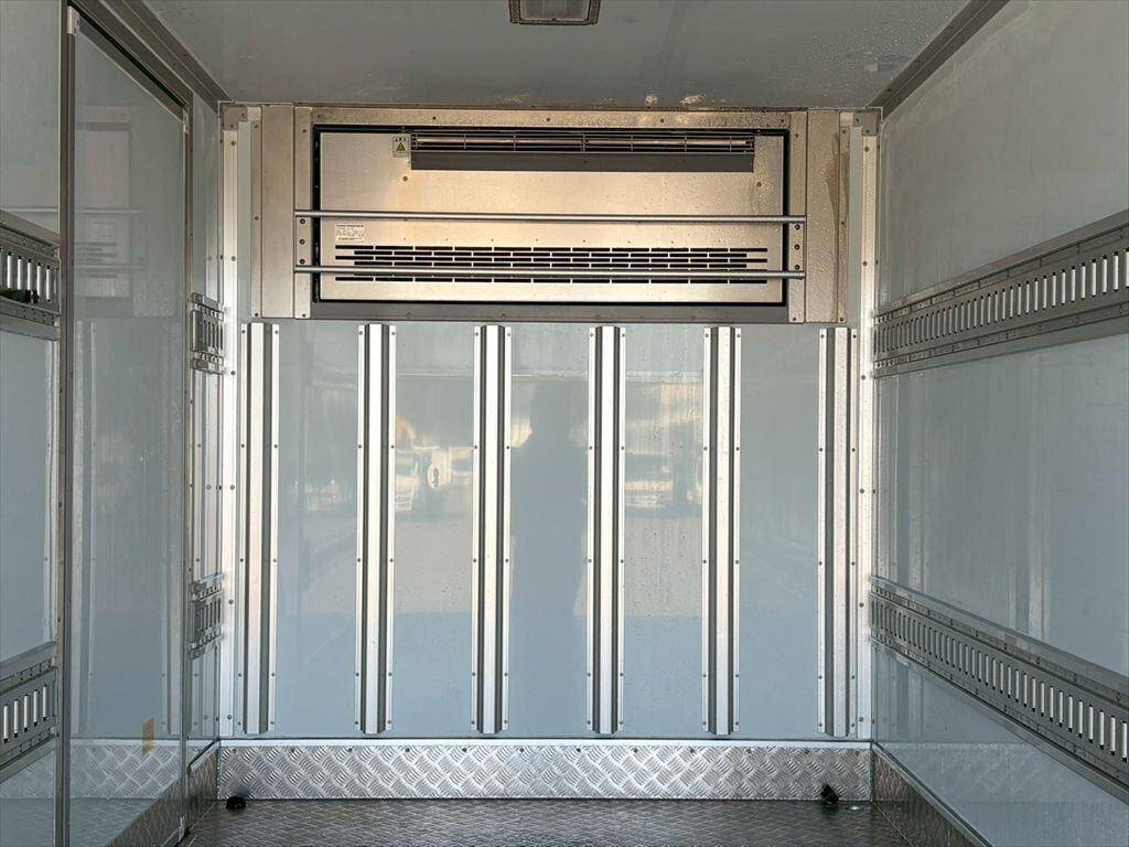 日野デュトロ冷凍車（冷蔵車）小型（2t・3t）[写真06]