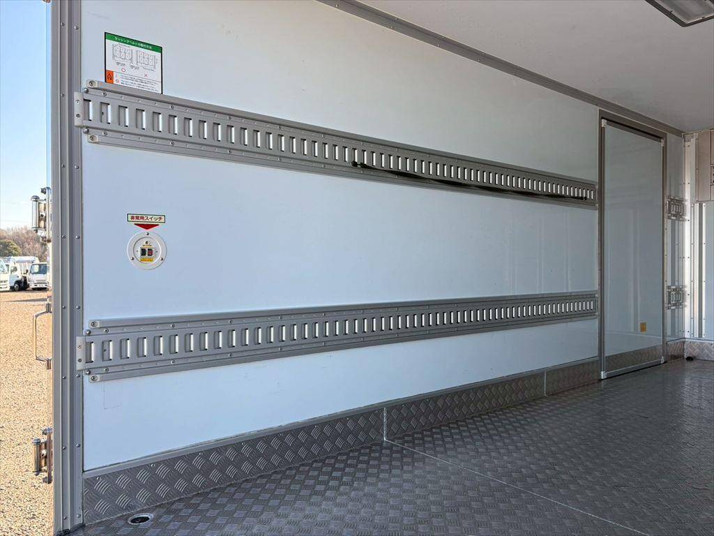 日野デュトロ冷凍車（冷蔵車）小型（2t・3t）[写真08]