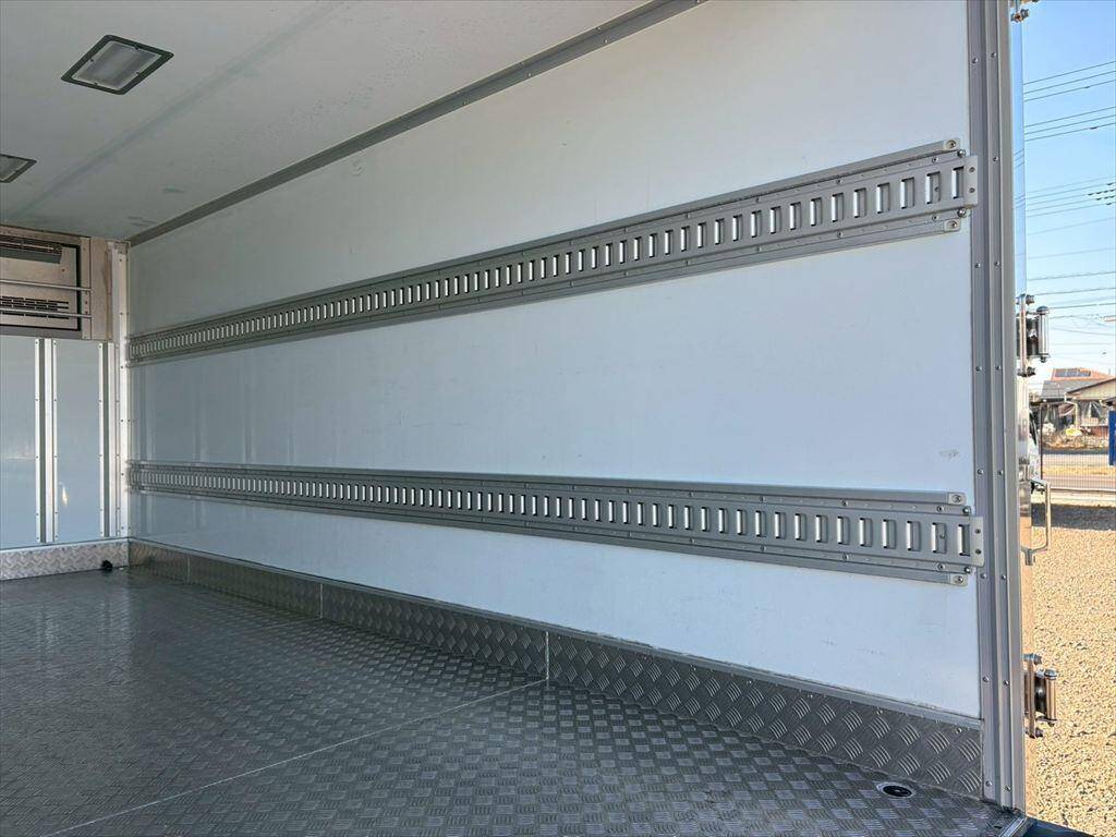 日野デュトロ冷凍車（冷蔵車）小型（2t・3t）[写真09]