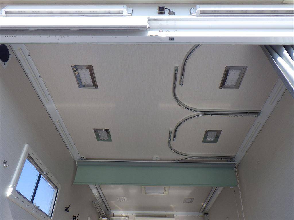 三菱ふそうキャンターアルミバン小型（2t・3t）[写真11]