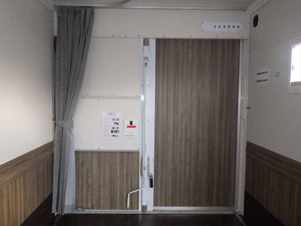 三菱ふそうキャンターアルミバン小型（2t・3t）[写真12]