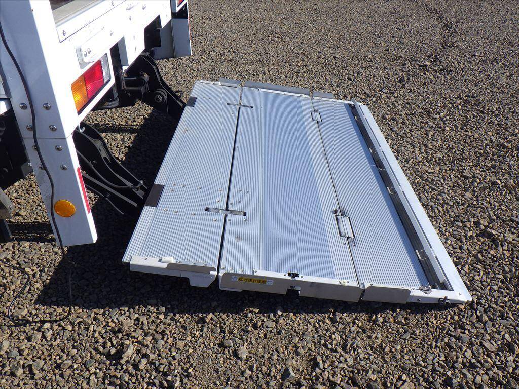 三菱ふそうキャンターアルミバン小型（2t・3t）[写真14]