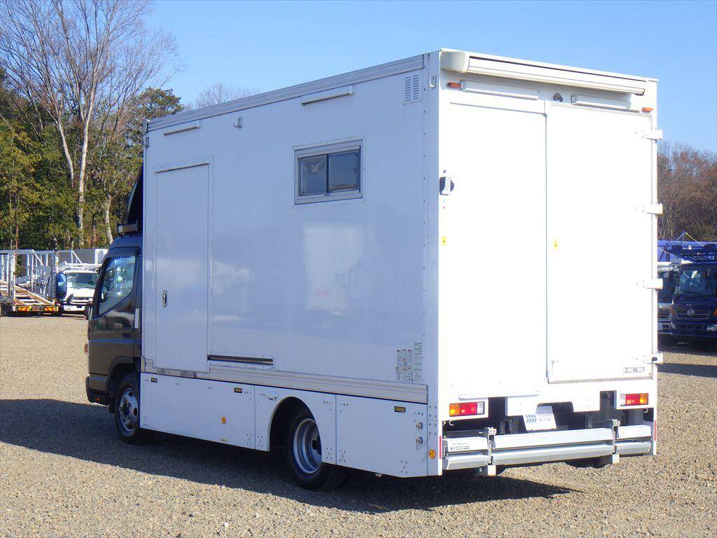 三菱ふそうキャンターアルミバン小型（2t・3t）[写真03]