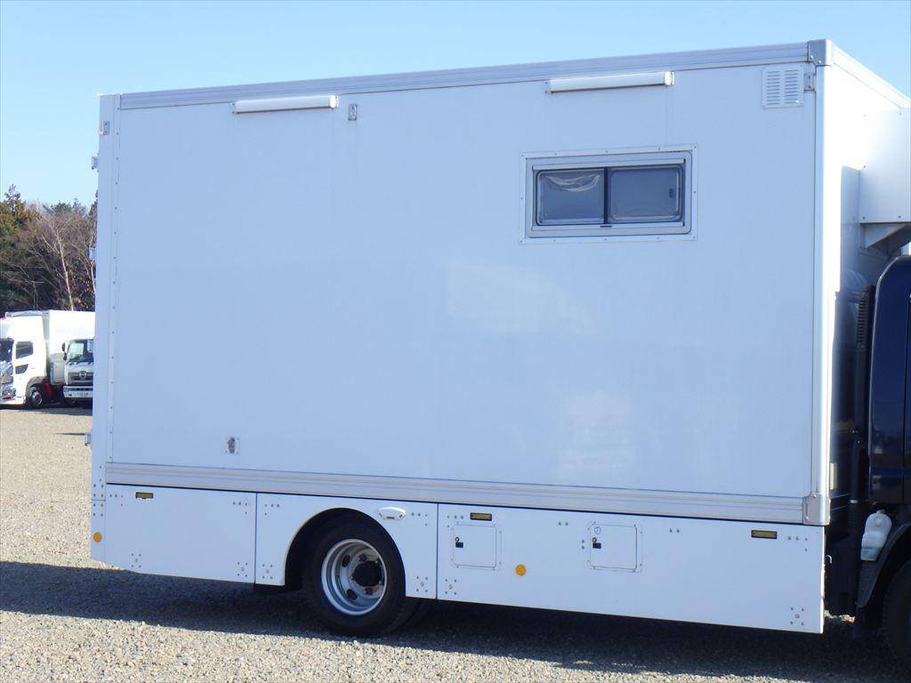 三菱ふそうキャンターアルミバン小型（2t・3t）[写真05]