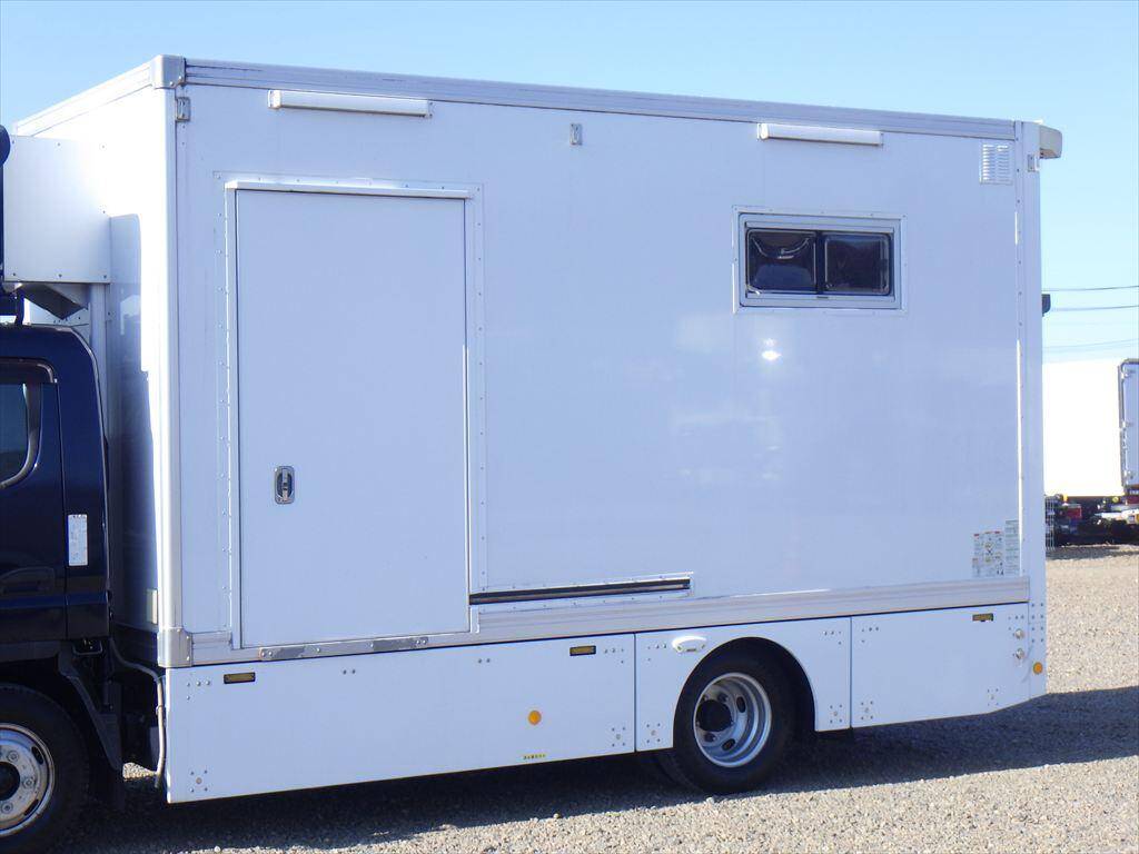 三菱ふそうキャンターアルミバン小型（2t・3t）[写真06]