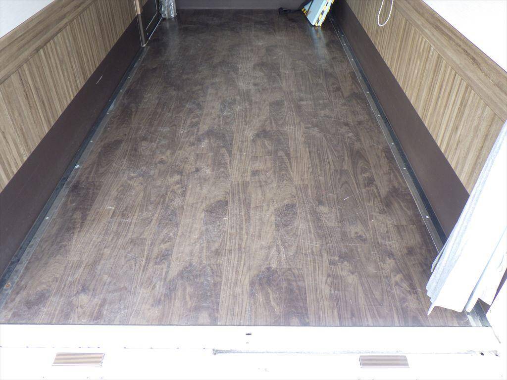 三菱ふそうキャンターアルミバン小型（2t・3t）[写真08]