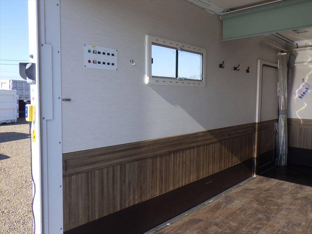 三菱ふそうキャンターアルミバン小型（2t・3t）[写真09]