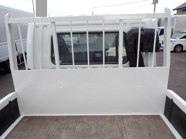 三菱ふそうファイター平ボディ中型（4t）[写真13]