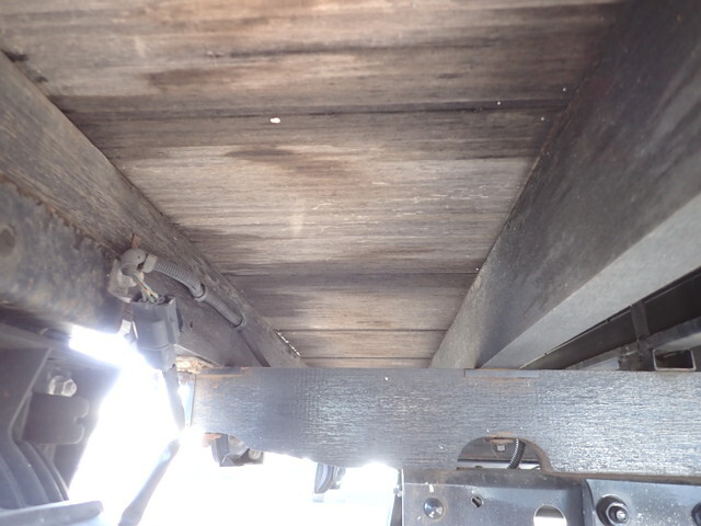 三菱ふそうファイター平ボディ中型（4t）[写真18]