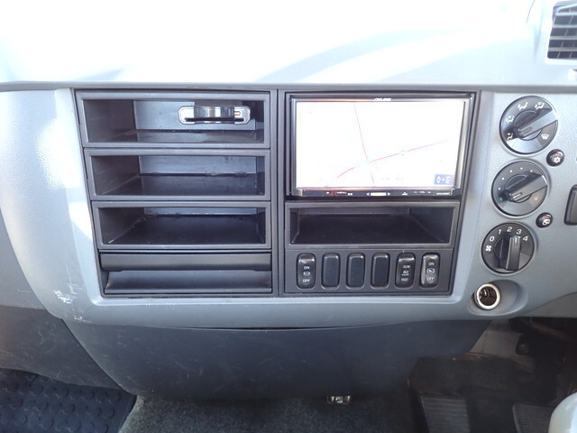 三菱ふそうファイター平ボディ中型（4t）[写真30]