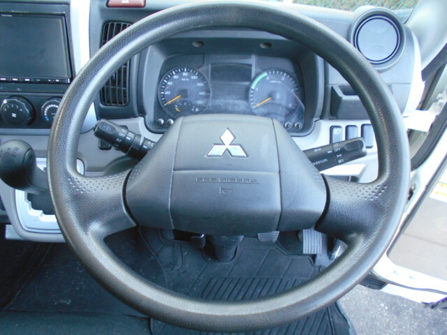 三菱ふそうキャンター平ボディ小型（2t・3t）[写真27]