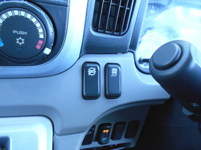 三菱ふそうキャンター平ボディ小型（2t・3t）[写真32]