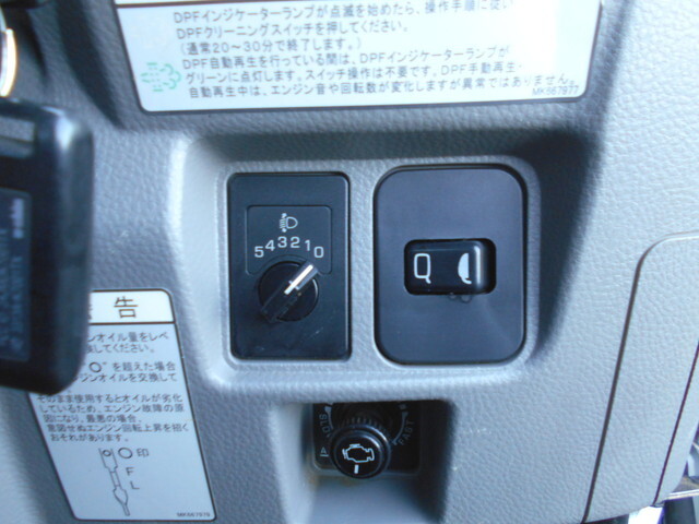 三菱ふそうキャンター平ボディ小型（2t・3t）[写真35]