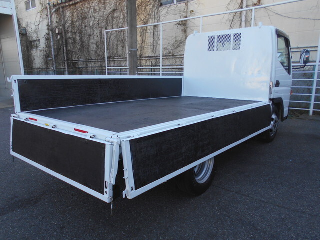 三菱ふそうキャンター平ボディ小型（2t・3t）[写真09]