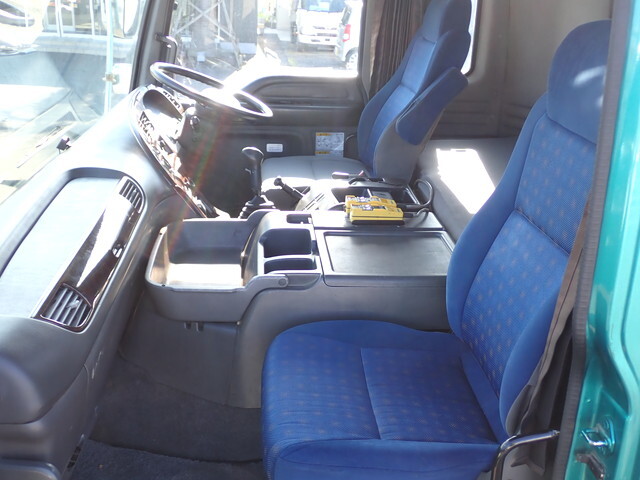 いすゞギガコンテナ専用車大型（10t）[写真33]