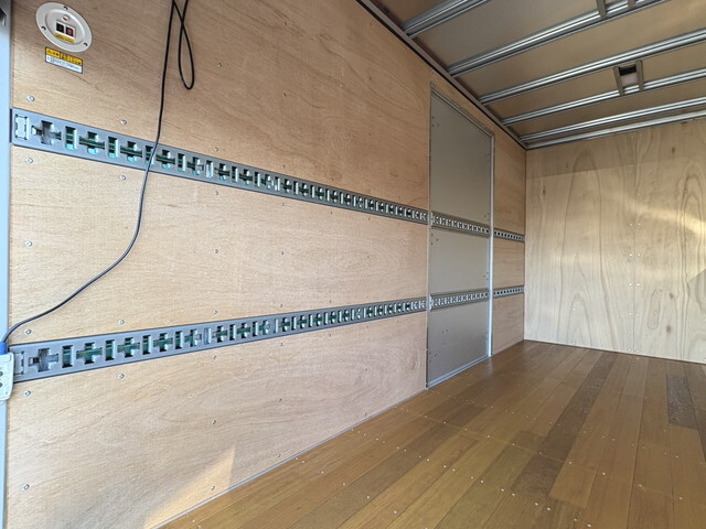 日野デュトロアルミバン小型（2t・3t）[写真12]