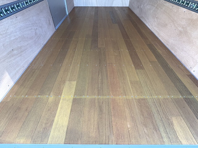 日野デュトロアルミバン小型（2t・3t）[写真14]