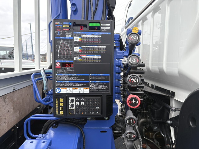 三菱ふそうキャンタークレーン4段小型（2t・3t）[写真18]