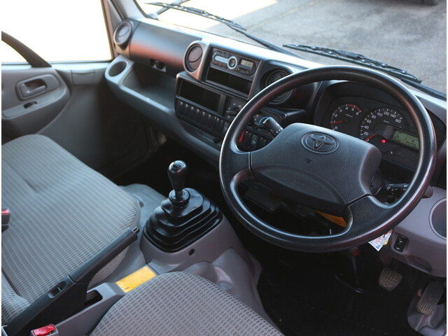 トヨタトヨエース平ボディ小型（2t・3t）[写真14]