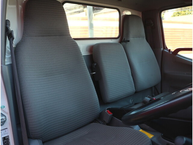 トヨタトヨエース平ボディ小型（2t・3t）[写真16]