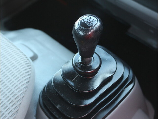 トヨタトヨエース平ボディ小型（2t・3t）[写真18]