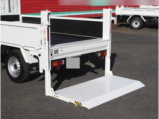 トヨタトヨエース平ボディ小型（2t・3t）[写真05]