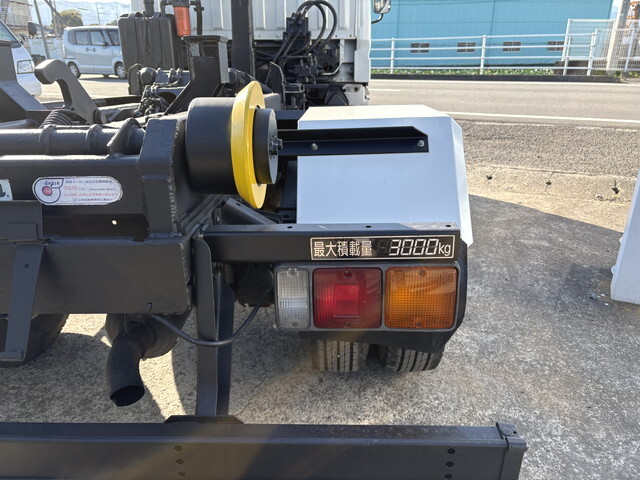 三菱ふそうキャンターコンテナ専用車小型（2t・3t）[写真12]