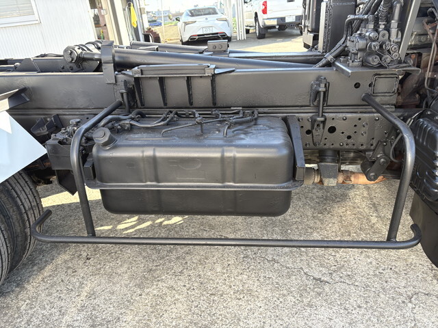 三菱ふそうキャンターコンテナ専用車小型（2t・3t）[写真15]