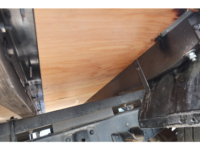 いすゞエルフ平ボディ小型（2t・3t）[写真19]