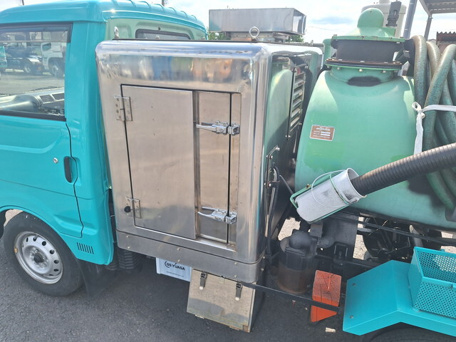 マツダボンゴバキュームカー小型（2t・3t）[写真05]