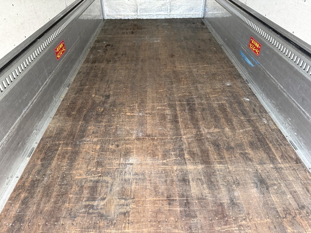 いすゞフォワードアルミウイング中型（4t）[写真11]